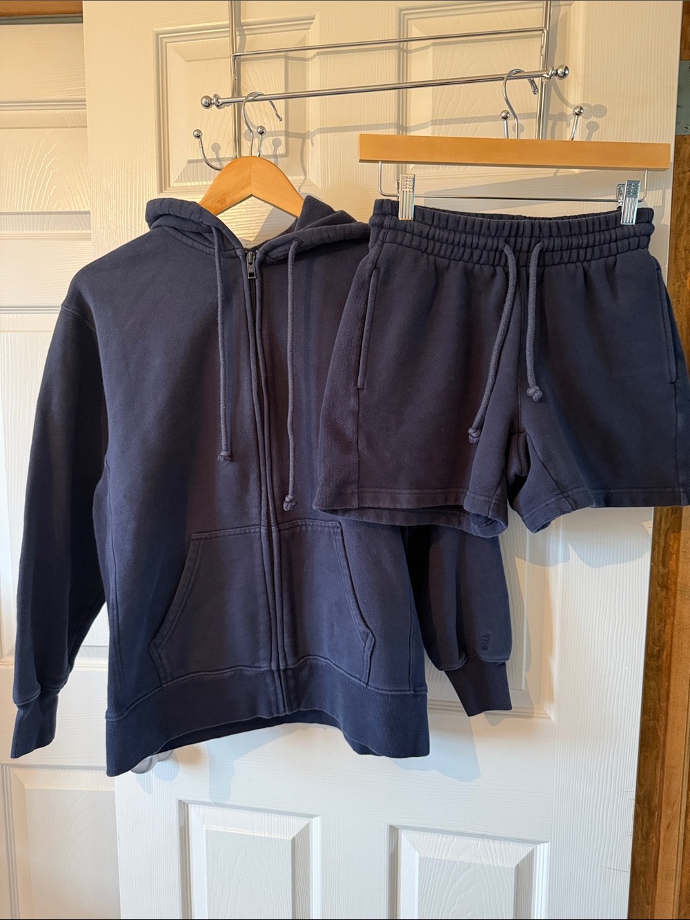 TNA CozyAF - Aritzia- 2 piece set - Fleece Hoodie (S) and shorts (XS) - Navy Blu